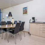 Apartment 4 Person In